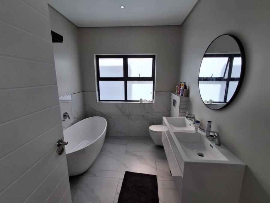 4 Bedroom Property for Sale in Sandown Western Cape